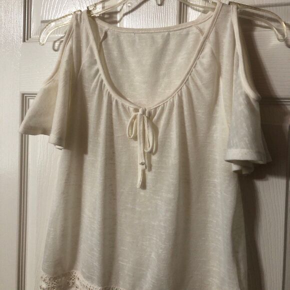 Blouse Size Small Cream Cold Shoulder and Lace Bottom Design - Picture 3 of 7